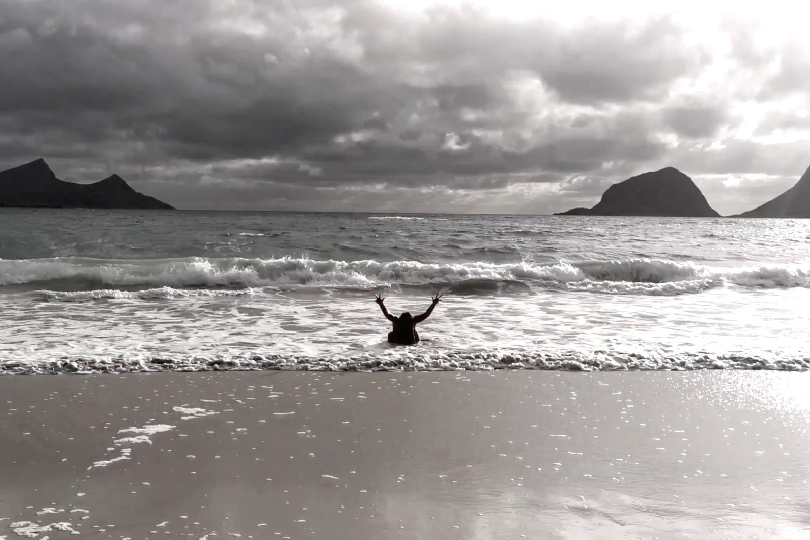 DE NI BØLGENE (2021)